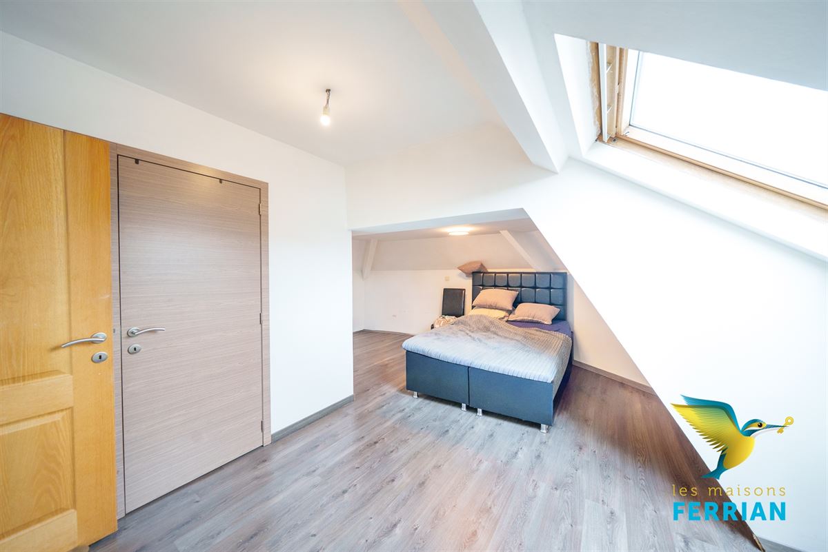 Commerce avec appartement à MONTIGNIES-SUR-SAMBRE (2 chambres)