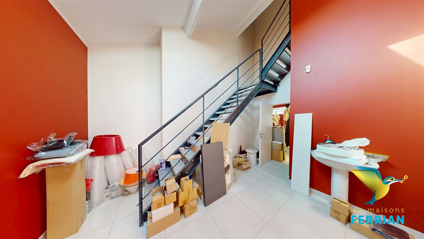 Commercial à LA LOUVIÈRE (0 chambre)