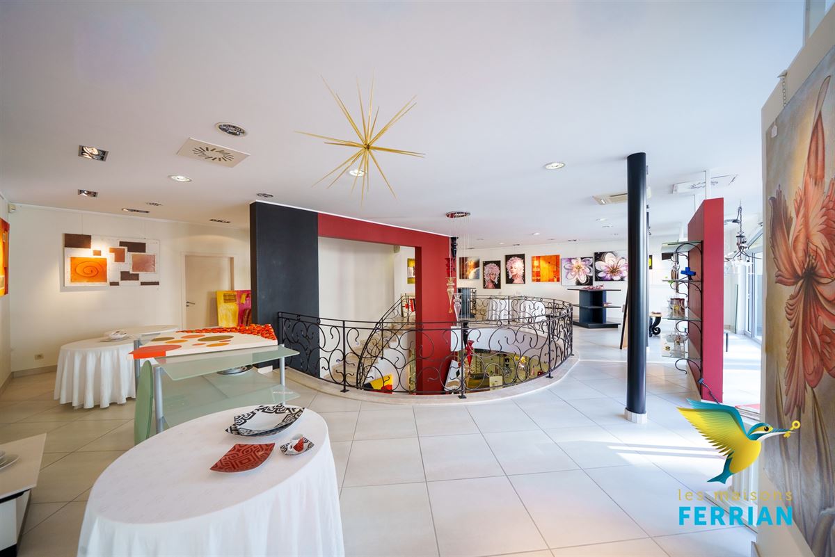 Commercial à LA LOUVIÈRE (0 chambre)