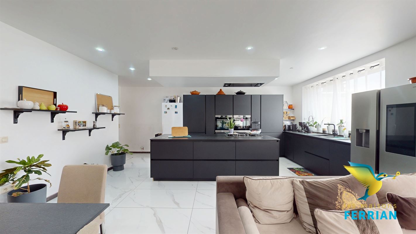 Maison unifamiliale à LODELINSART (5 chambres)