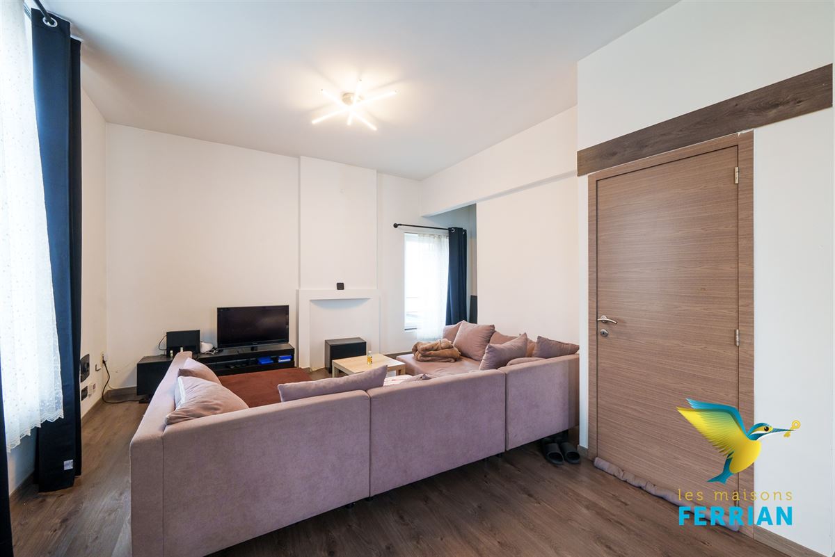 Commerce avec appartement à MONTIGNIES-SUR-SAMBRE (2 chambres)