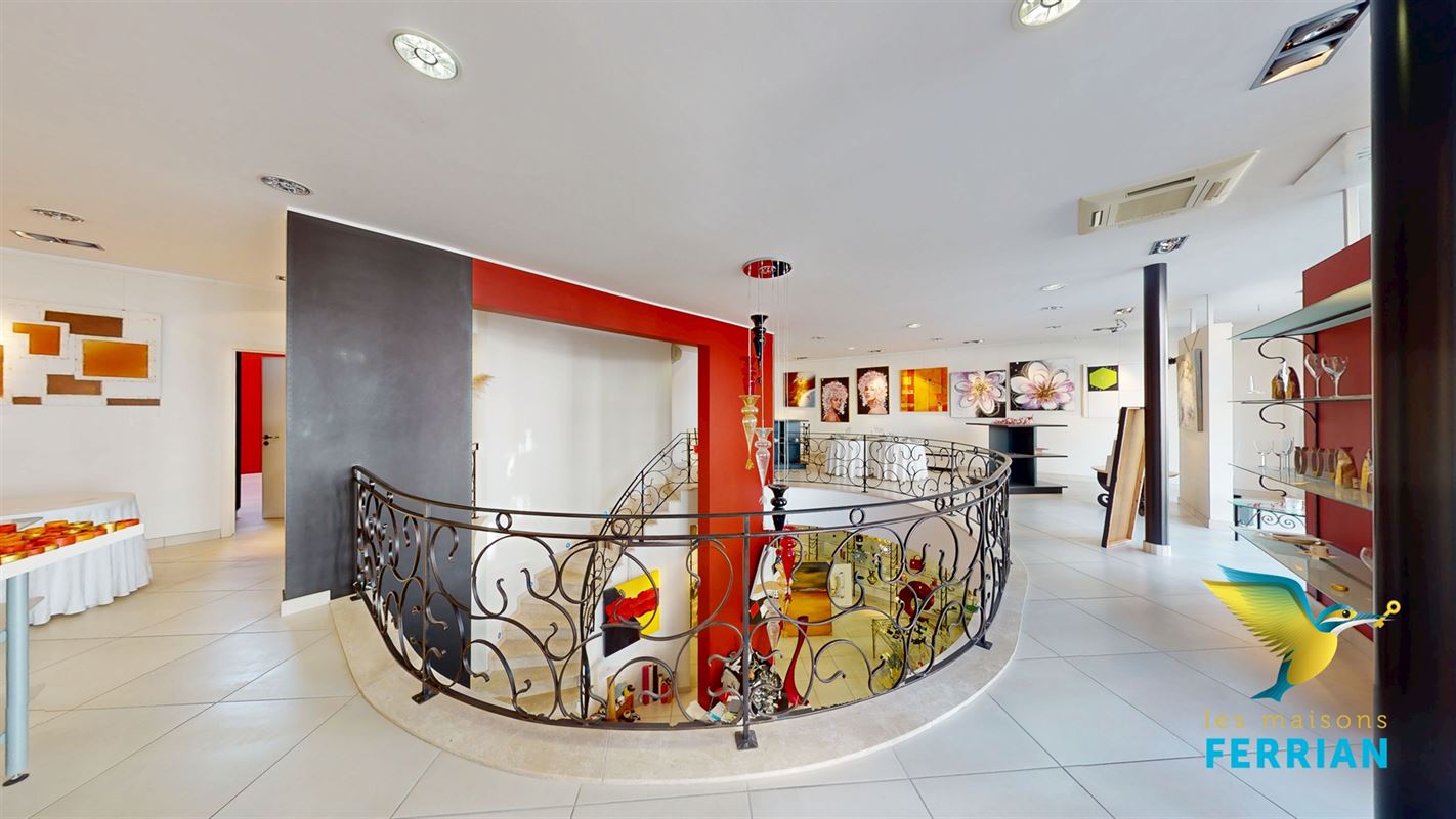 Commercial à LA LOUVIÈRE (0 chambre)