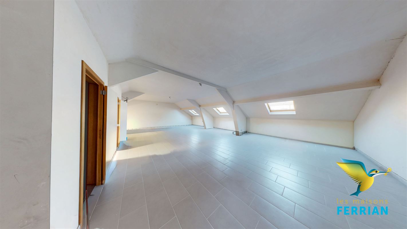 Commercial à LA LOUVIÈRE (0 chambre)