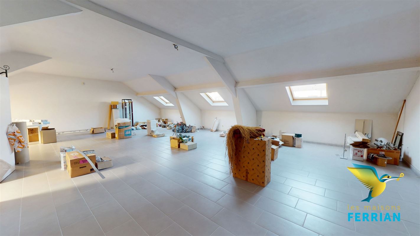 Commercial à LA LOUVIÈRE (0 chambre)