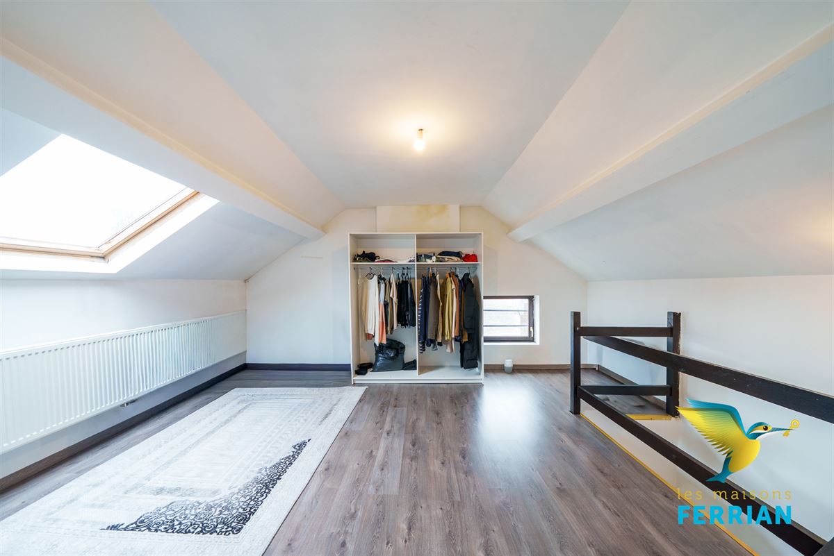 Commerce avec appartement à MONTIGNIES-SUR-SAMBRE (2 chambres)