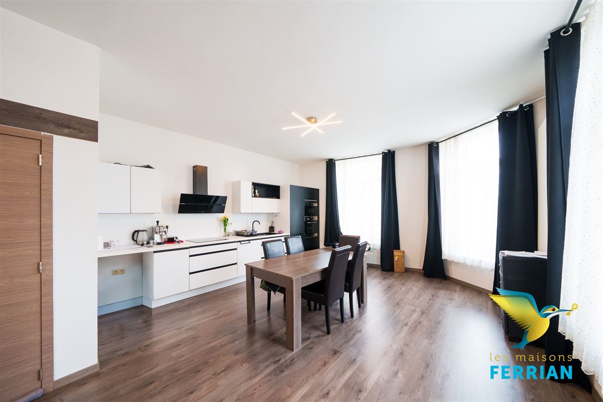 Commerce avec appartement à MONTIGNIES-SUR-SAMBRE (2 chambres)