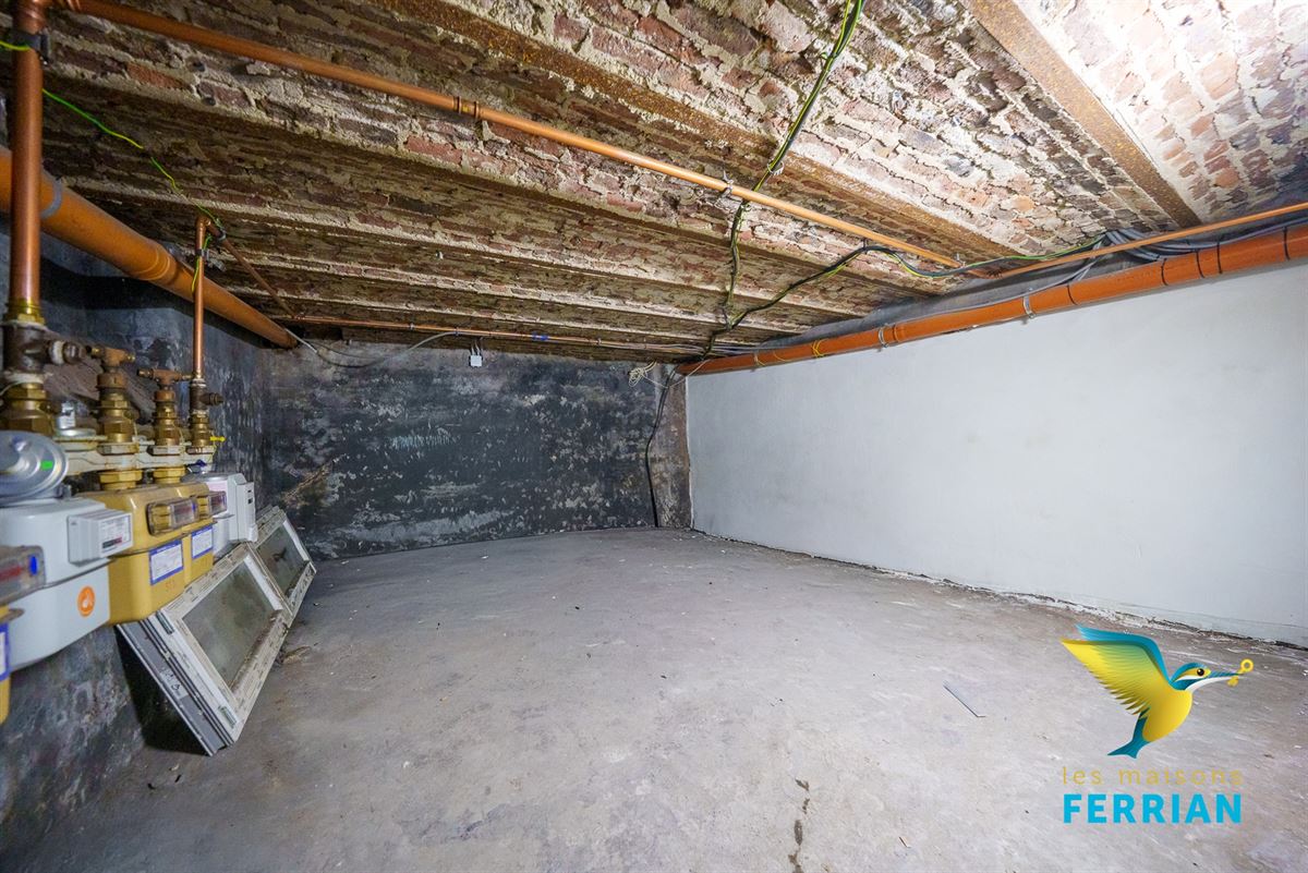 Commerce avec appartement à MONTIGNIES-SUR-SAMBRE (2 chambres)