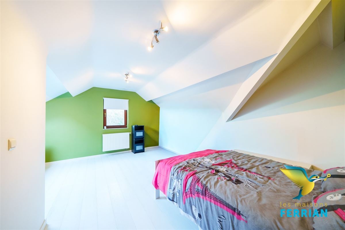 Villa à Court-Saint-Etienne (4 chambres)