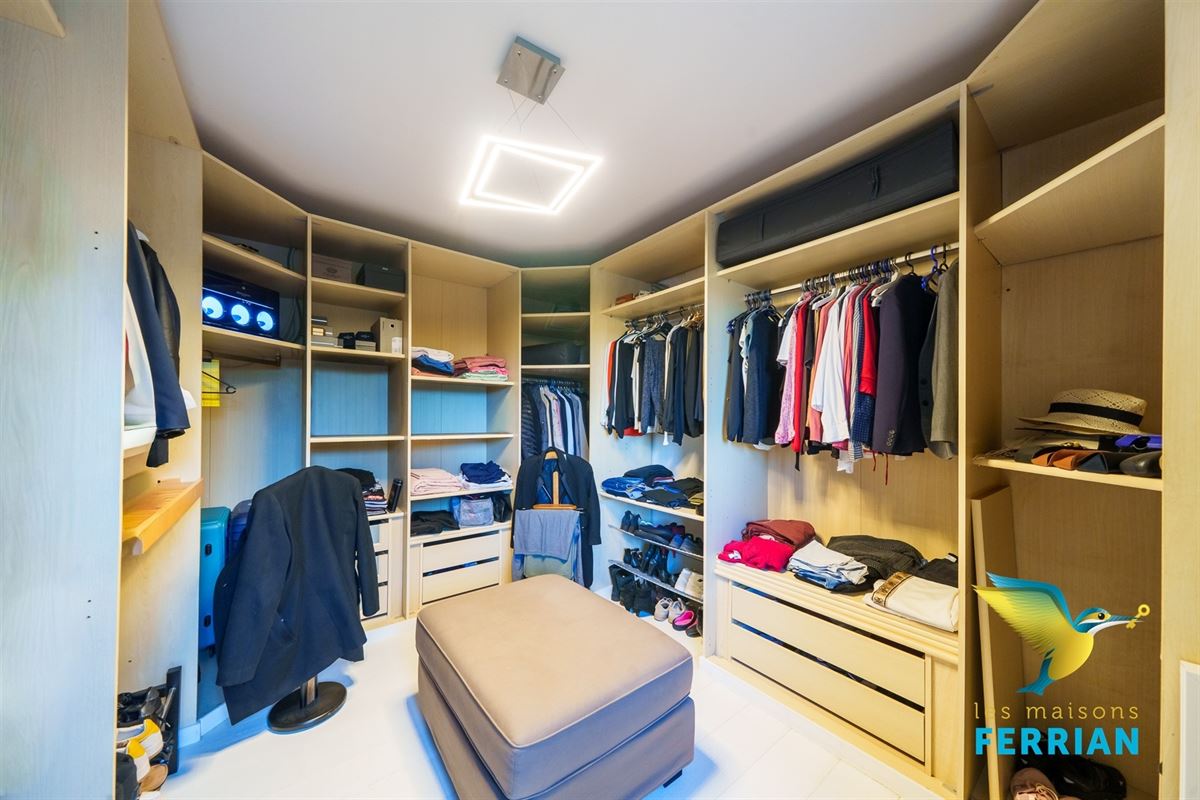 Villa à Court-Saint-Etienne (4 chambres)