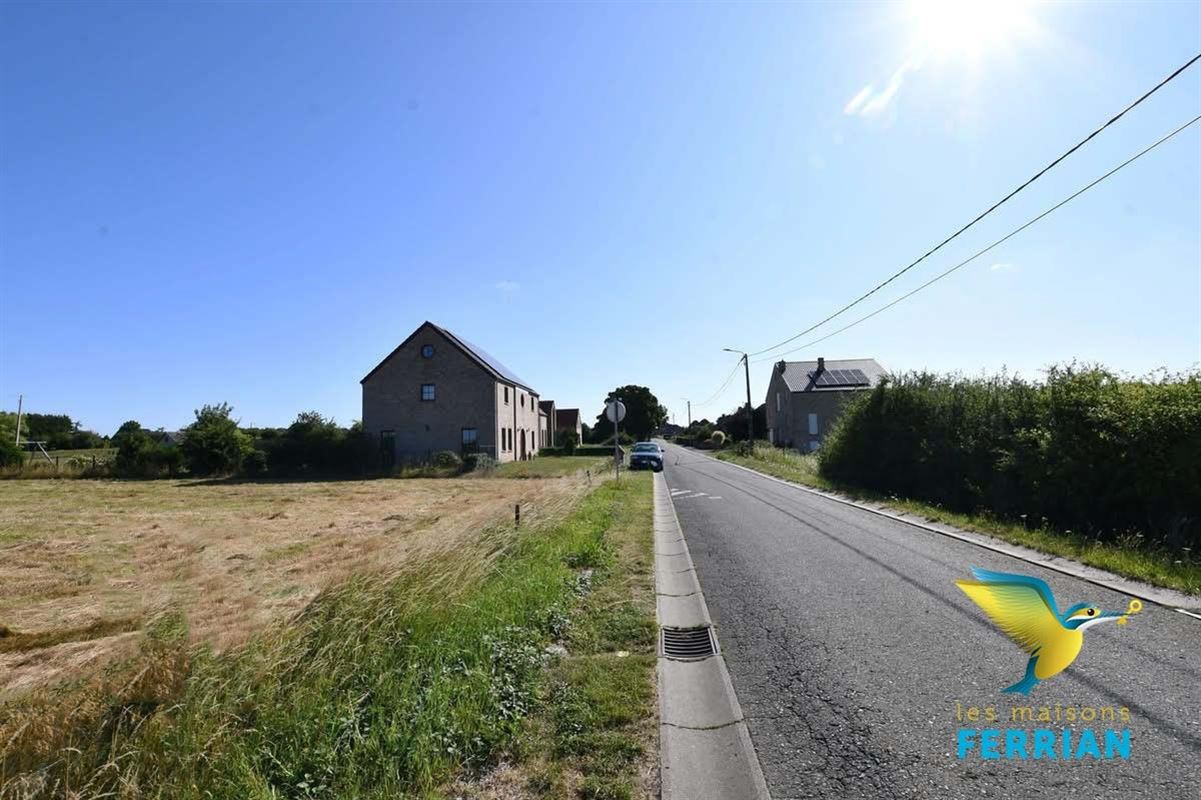 Terrain à bâtir à LE ROUX (0 chambre)