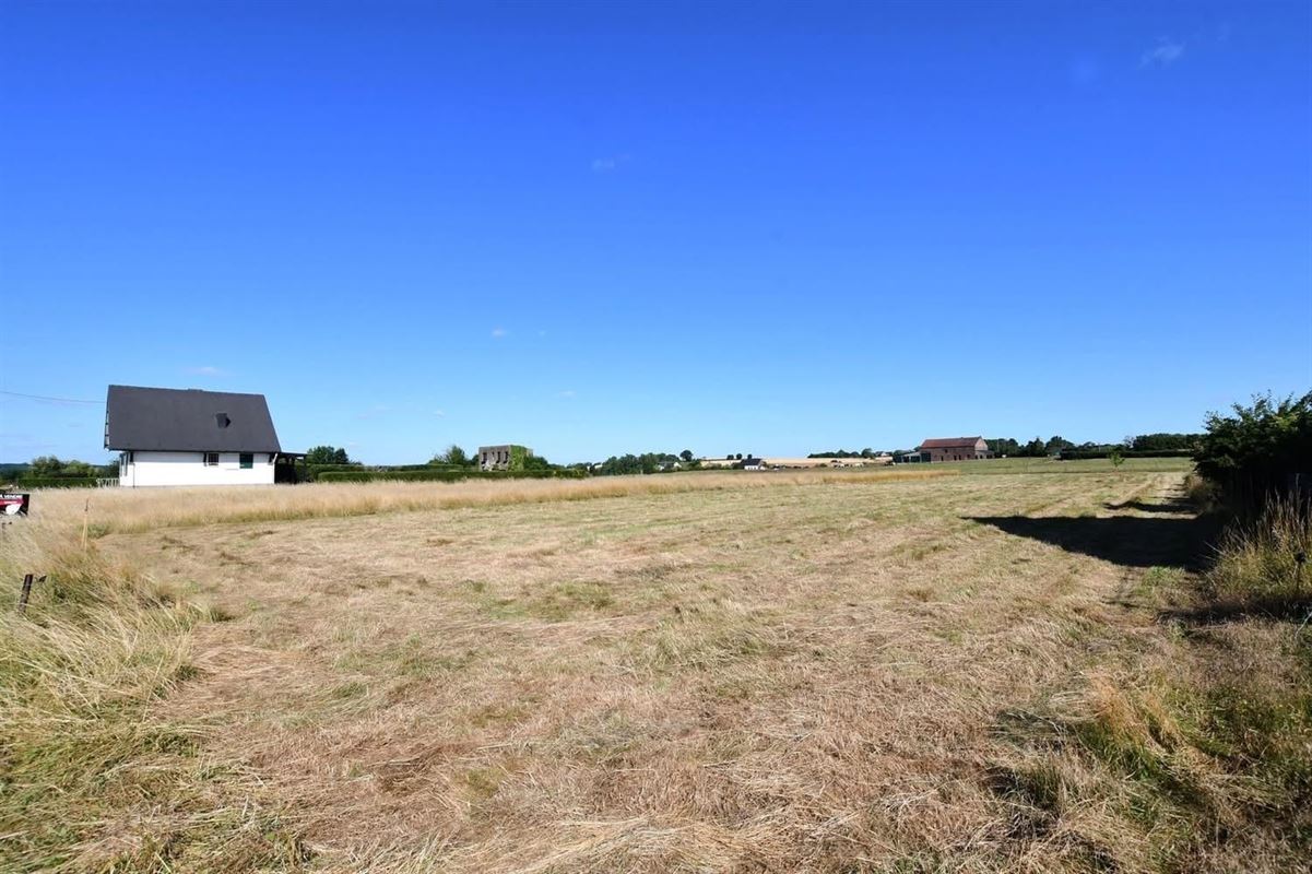 Terrain à bâtir à LE ROUX (0 chambre)