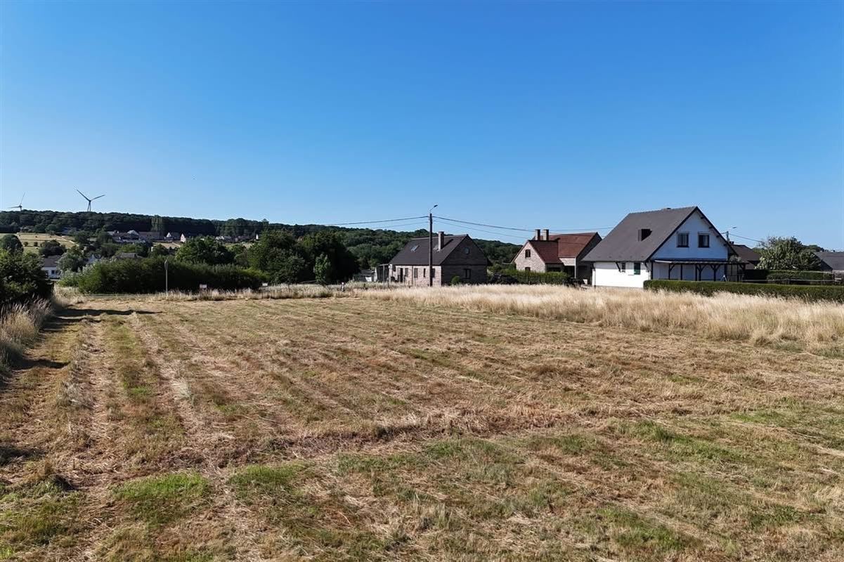 Terrain à bâtir à LE ROUX (0 chambre)
