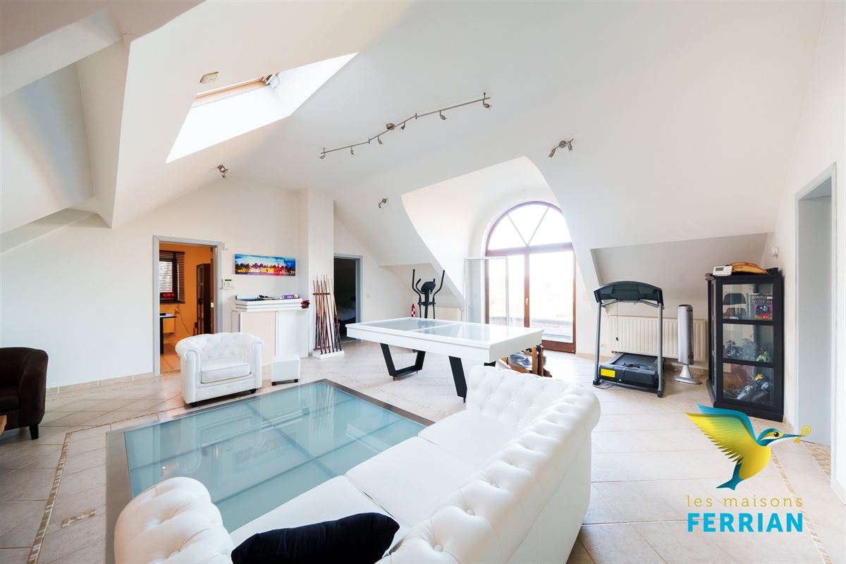 Villa à Court-Saint-Etienne (4 chambres)