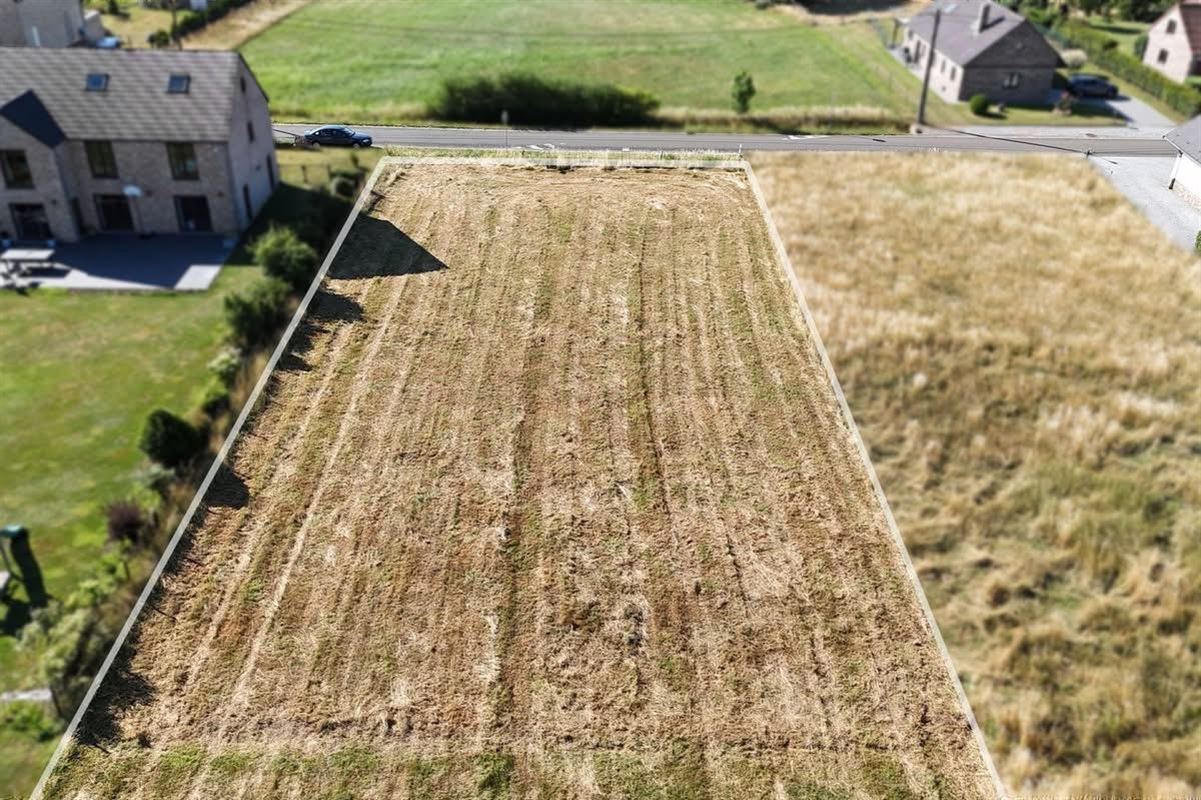 Terrain à bâtir à LE ROUX (0 chambre)