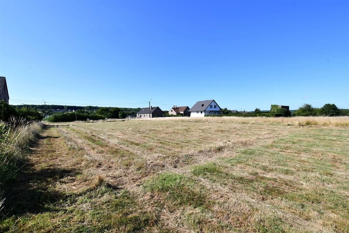 Terrain à bâtir à LE ROUX (0 chambre)