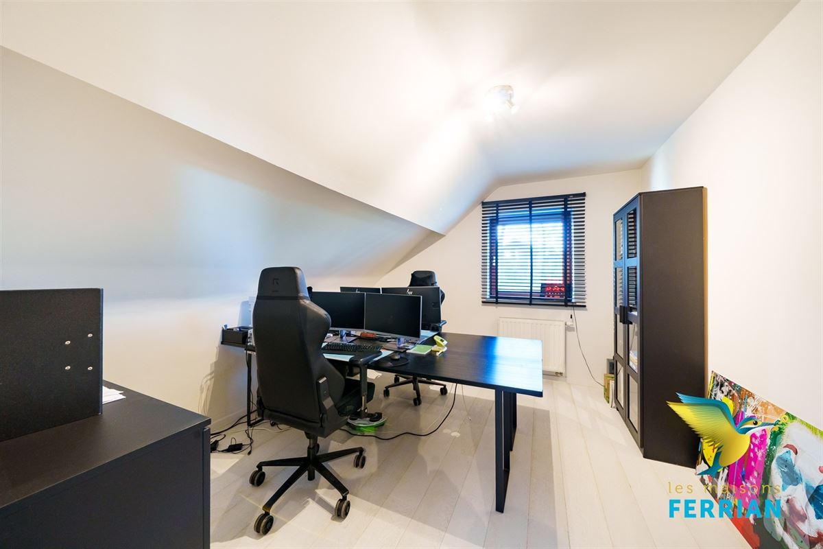 Villa à Court-Saint-Etienne (4 chambres)