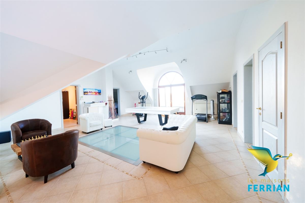 Villa à Court-Saint-Etienne (4 chambres)