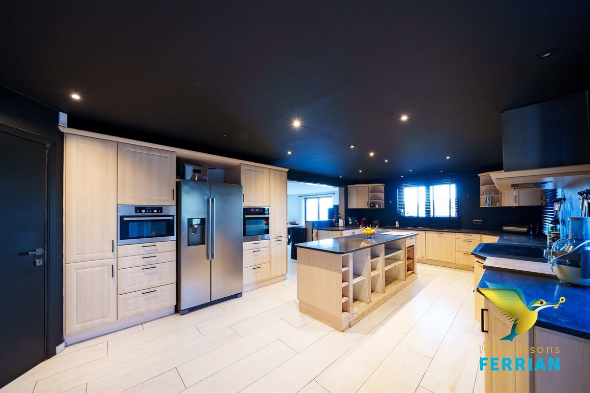 Villa à Court-Saint-Etienne (4 chambres)