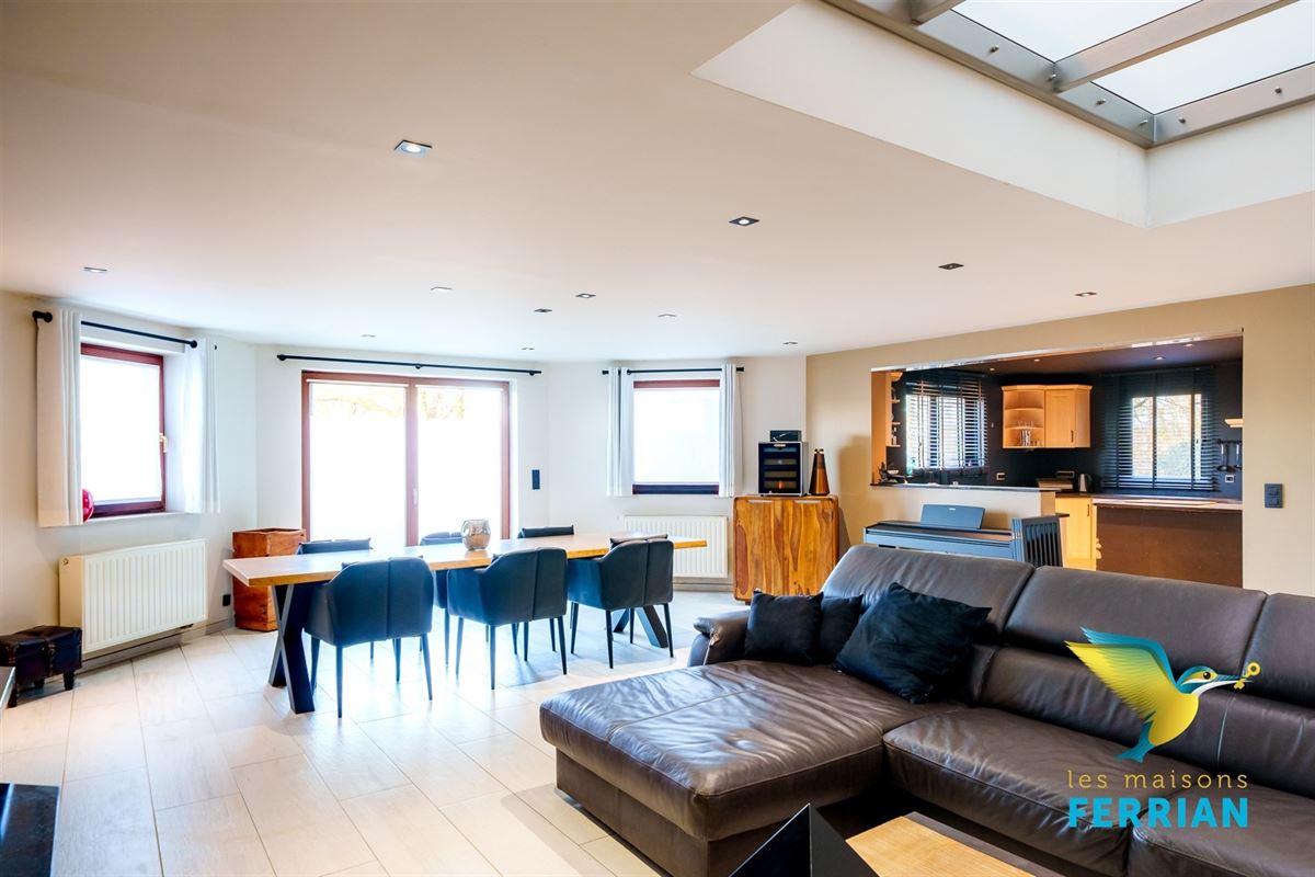 Villa à Court-Saint-Etienne (4 chambres)