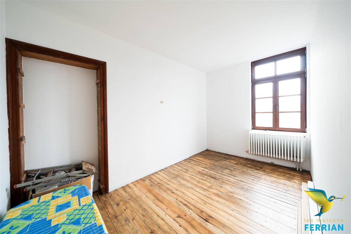 Maison unifamiliale à HAUTRAGE (6 chambres)