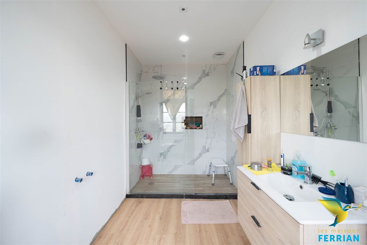 Maison unifamiliale à HAUTRAGE (6 chambres)