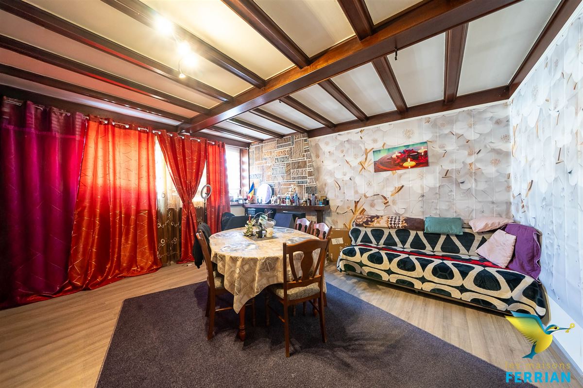 Commerce avec appartement à JUMET (4 chambres)