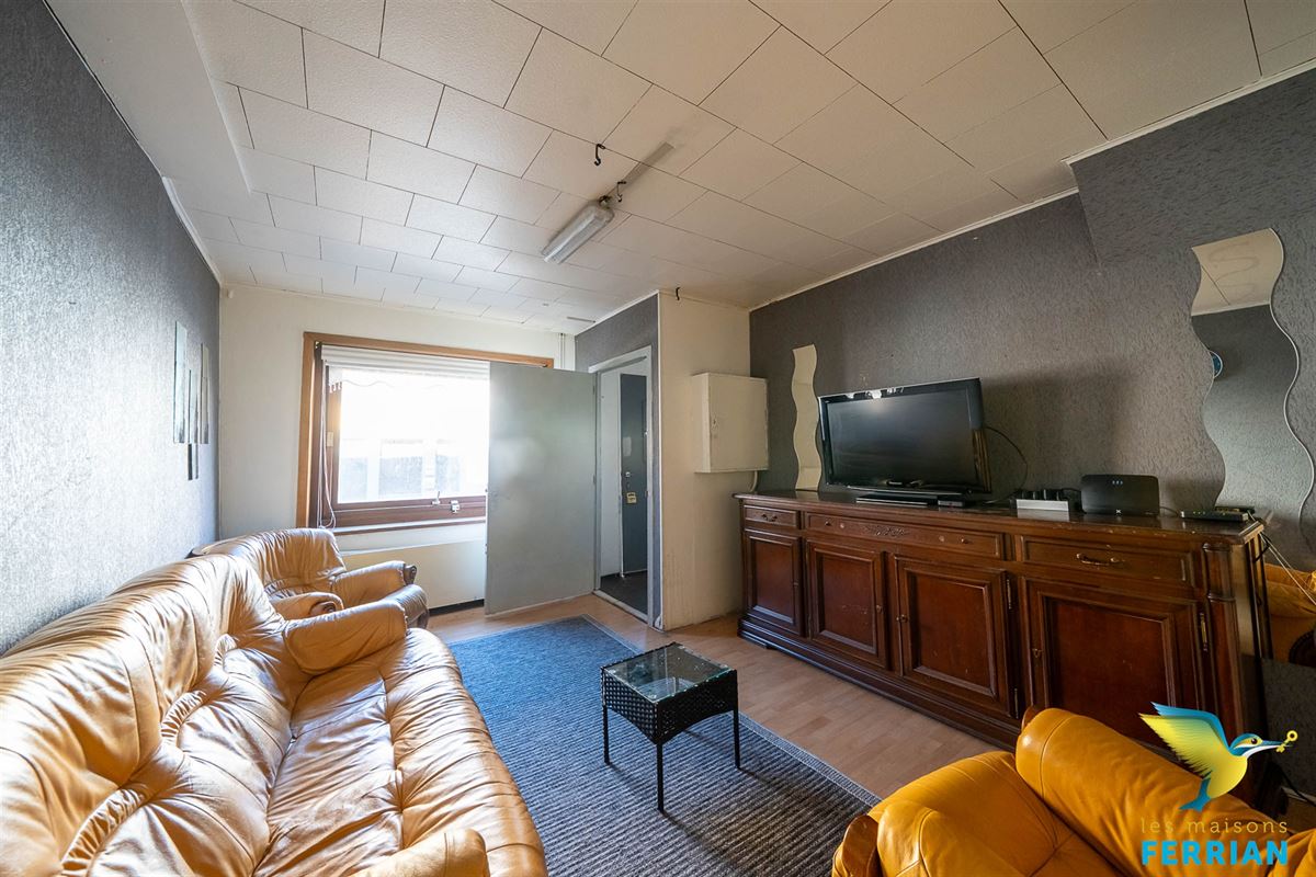 Commerce avec appartement à JUMET (4 chambres)