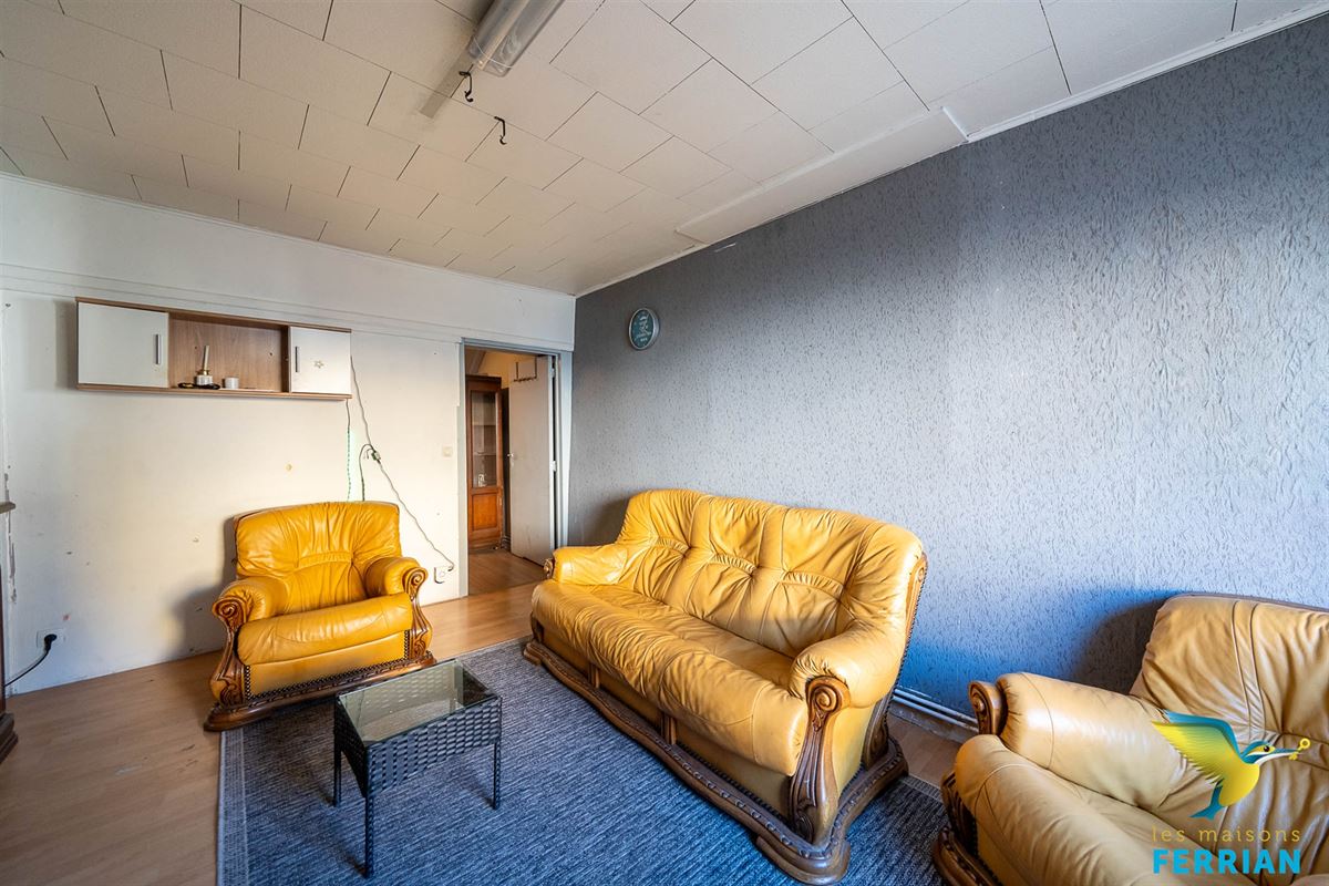 Commerce avec appartement à JUMET (4 chambres)