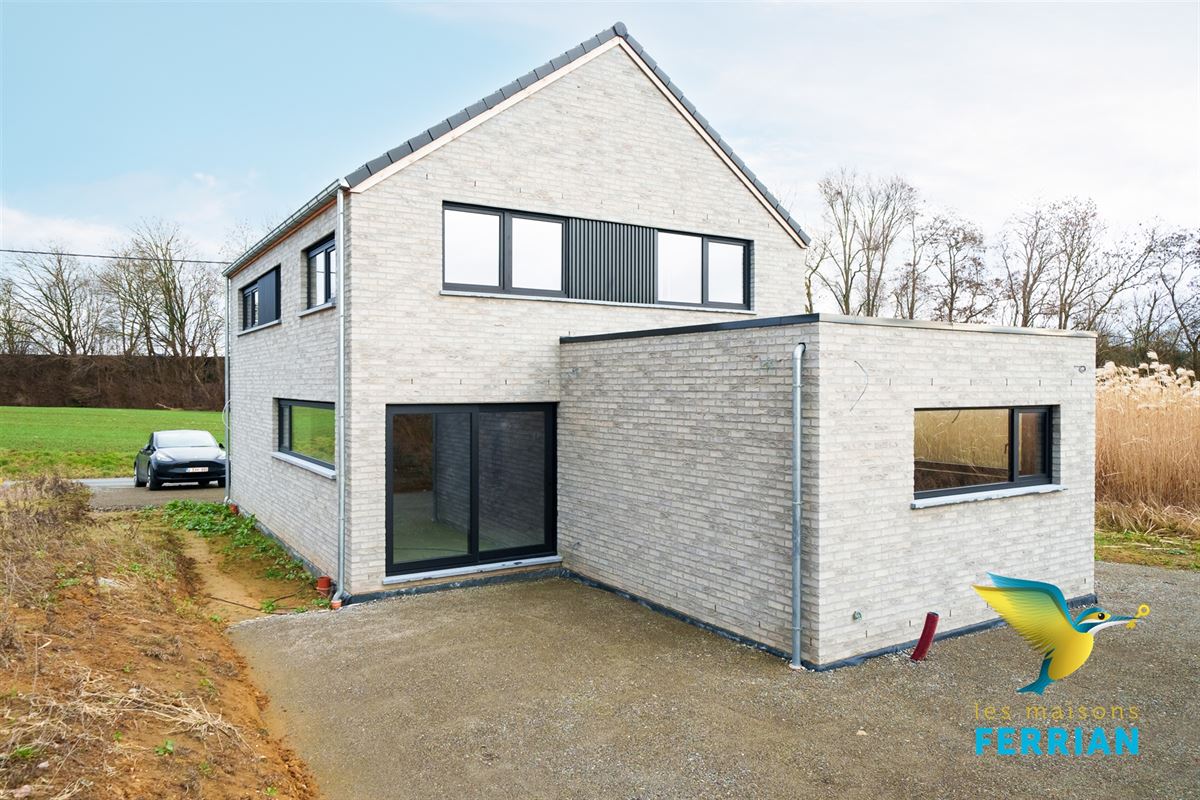 Villa à BOUGE (3 chambres)