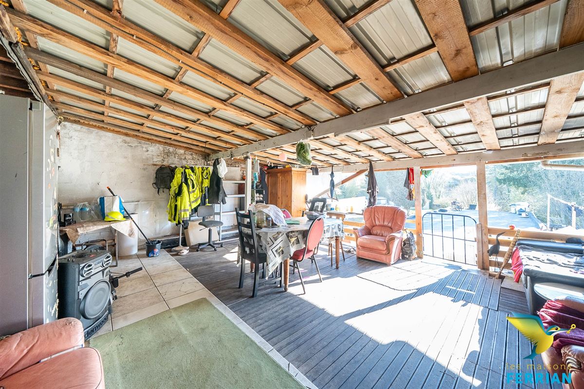 Commerce avec appartement à JUMET (4 chambres)