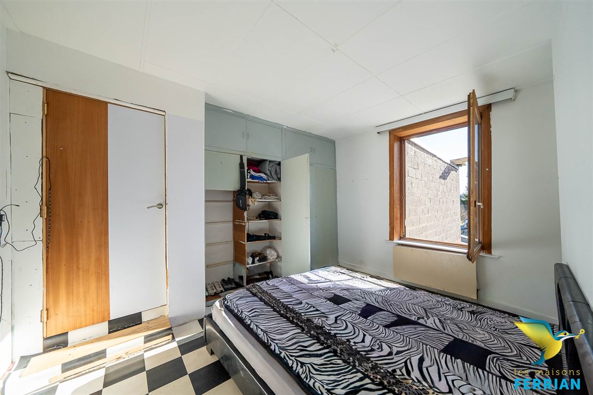 Commerce avec appartement à JUMET (4 chambres)