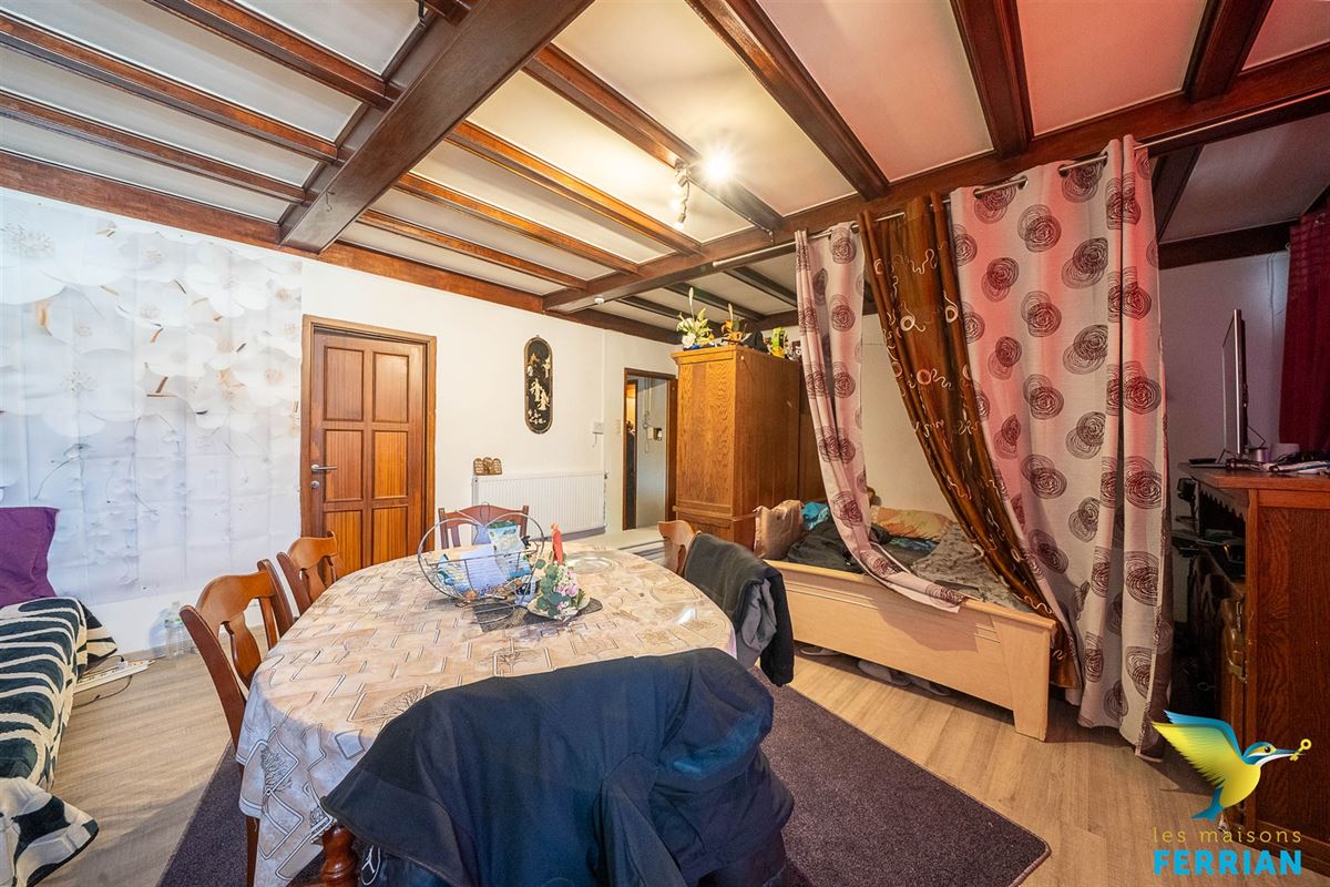 Commerce avec appartement à JUMET (4 chambres)