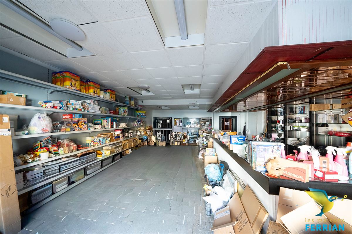 Commerce avec appartement à JUMET (4 chambres)