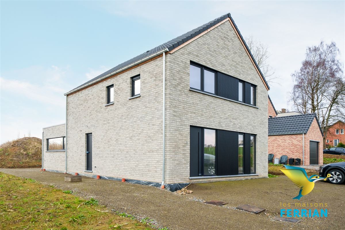 Villa à BOUGE (3 chambres)