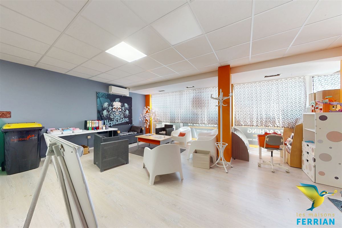 Commercial à AUVELAIS (0 chambre)