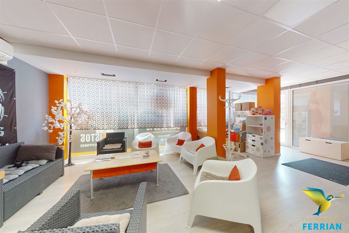 Commercial à AUVELAIS (0 chambre)