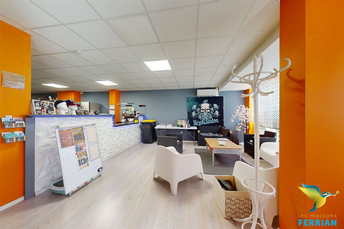 Commercial à AUVELAIS (0 chambre)