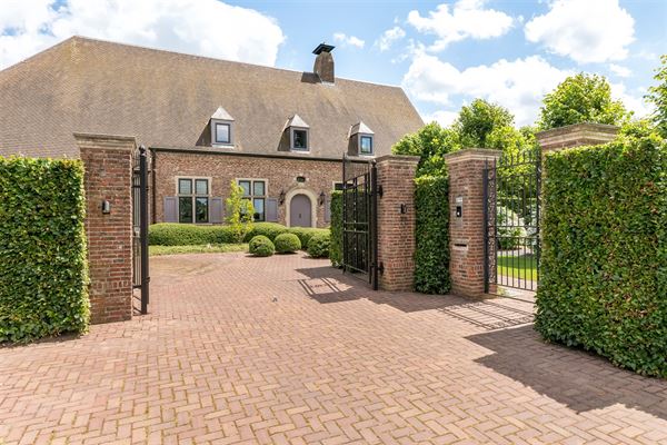 Ruime villa met kantoor of praktijk aan huis
