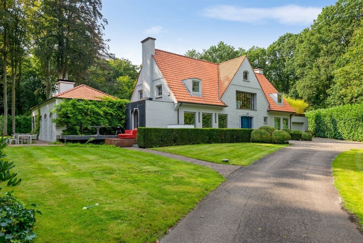Ruime villa op ca. 1 Ha grond nabij het park van Schilde