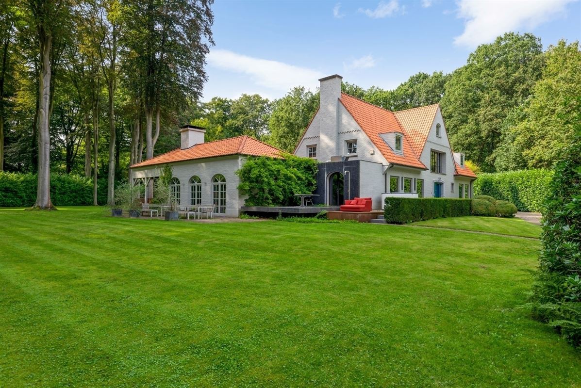 Ruime villa op ca. 1 Ha grond nabij het park van Schilde