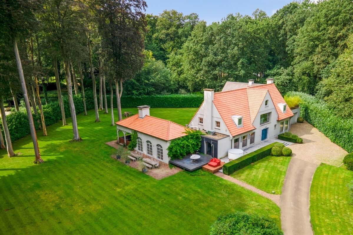 Ruime villa op ca. 1 Ha grond nabij het park van Schilde