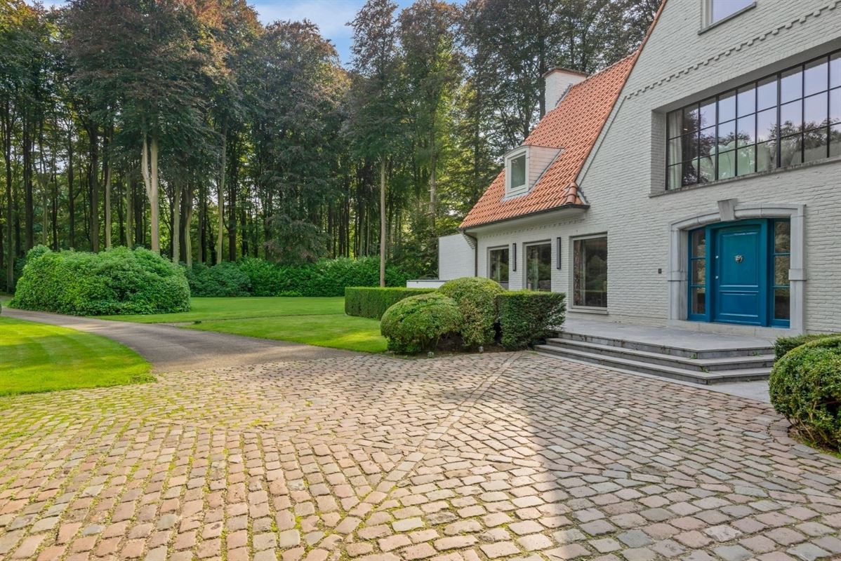 Ruime villa op ca. 1 Ha grond nabij het park van Schilde
