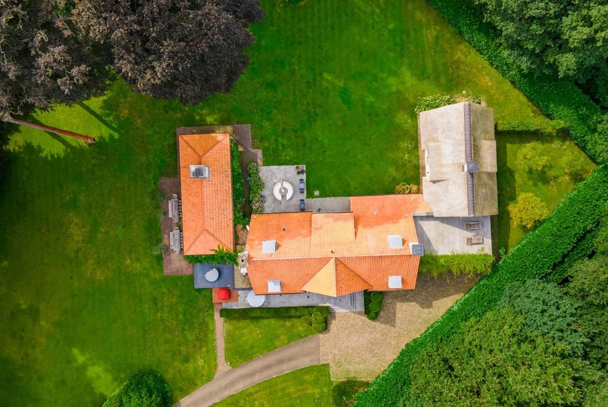 Ruime villa op ca. 1 Ha grond nabij het park van Schilde