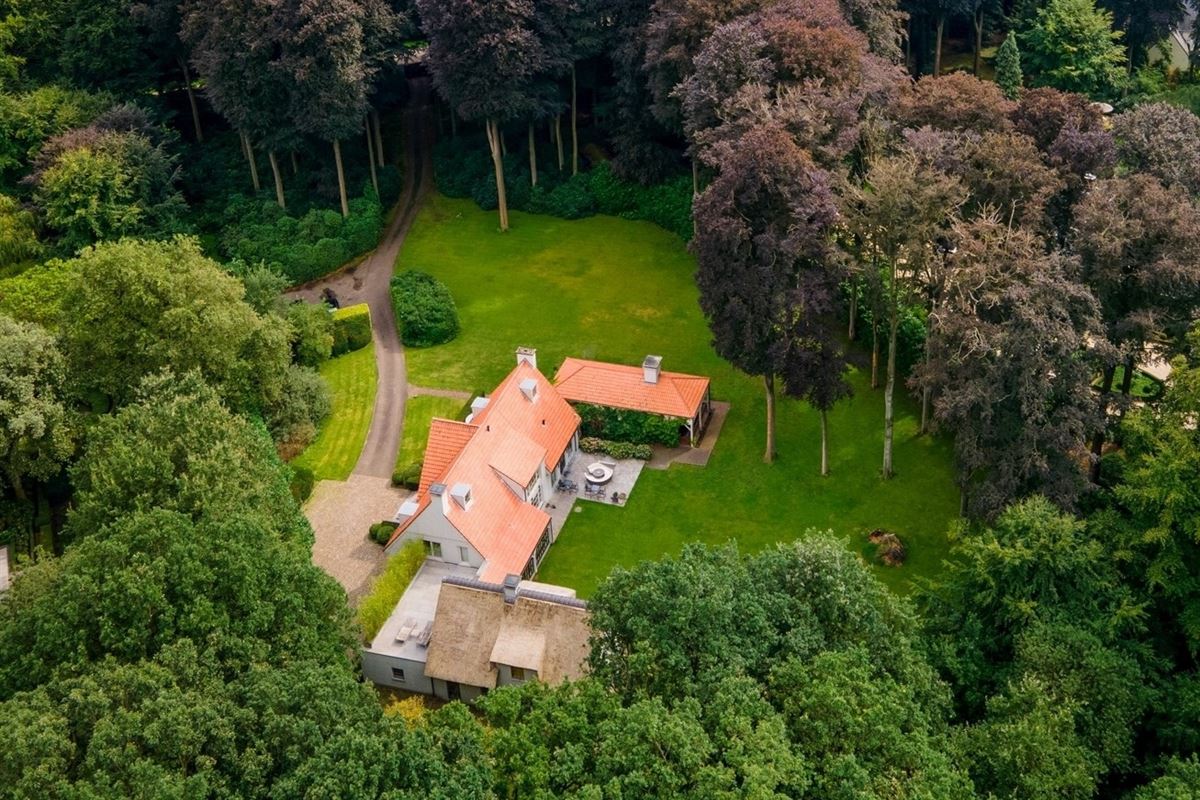 Ruime villa op ca. 1 Ha grond nabij het park van Schilde