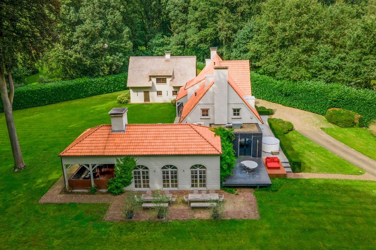 Ruime villa op ca. 1 Ha grond nabij het park van Schilde