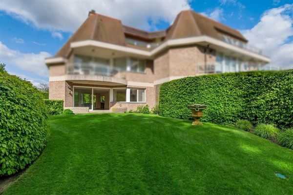 Spacious and bright ground floor apartment