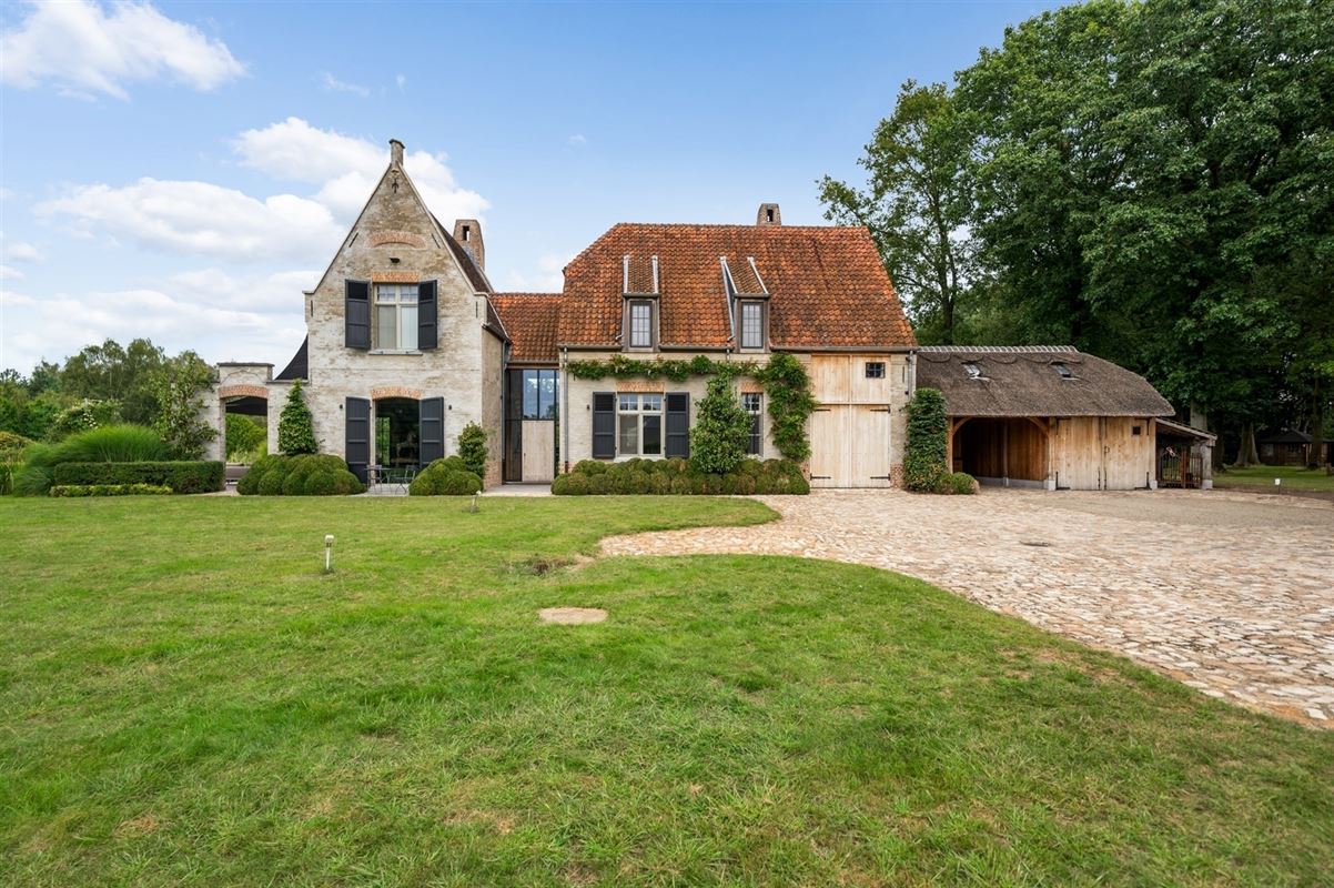 Exclusive villa with very high quality finishes