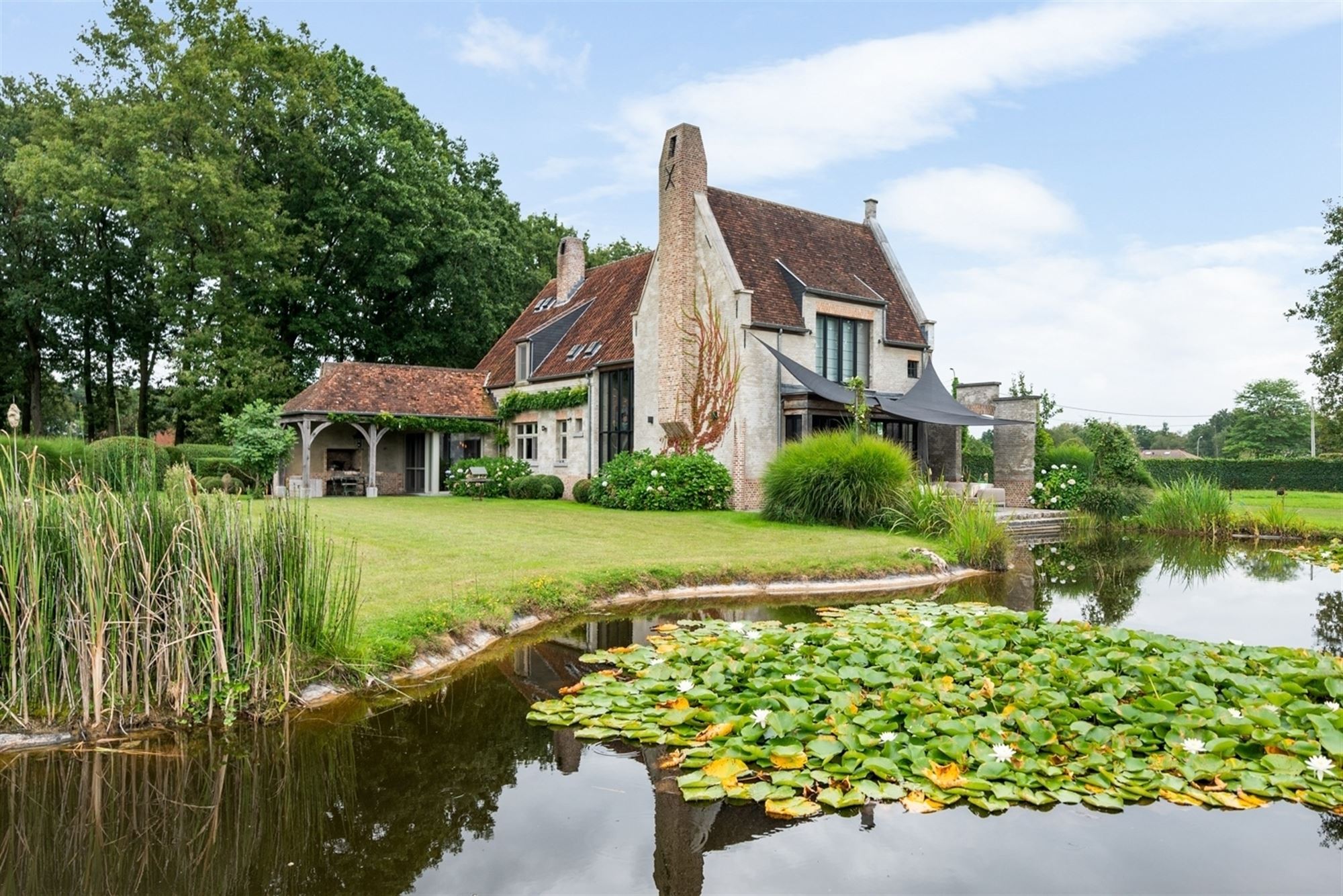 Exclusive villa with very high quality finishes