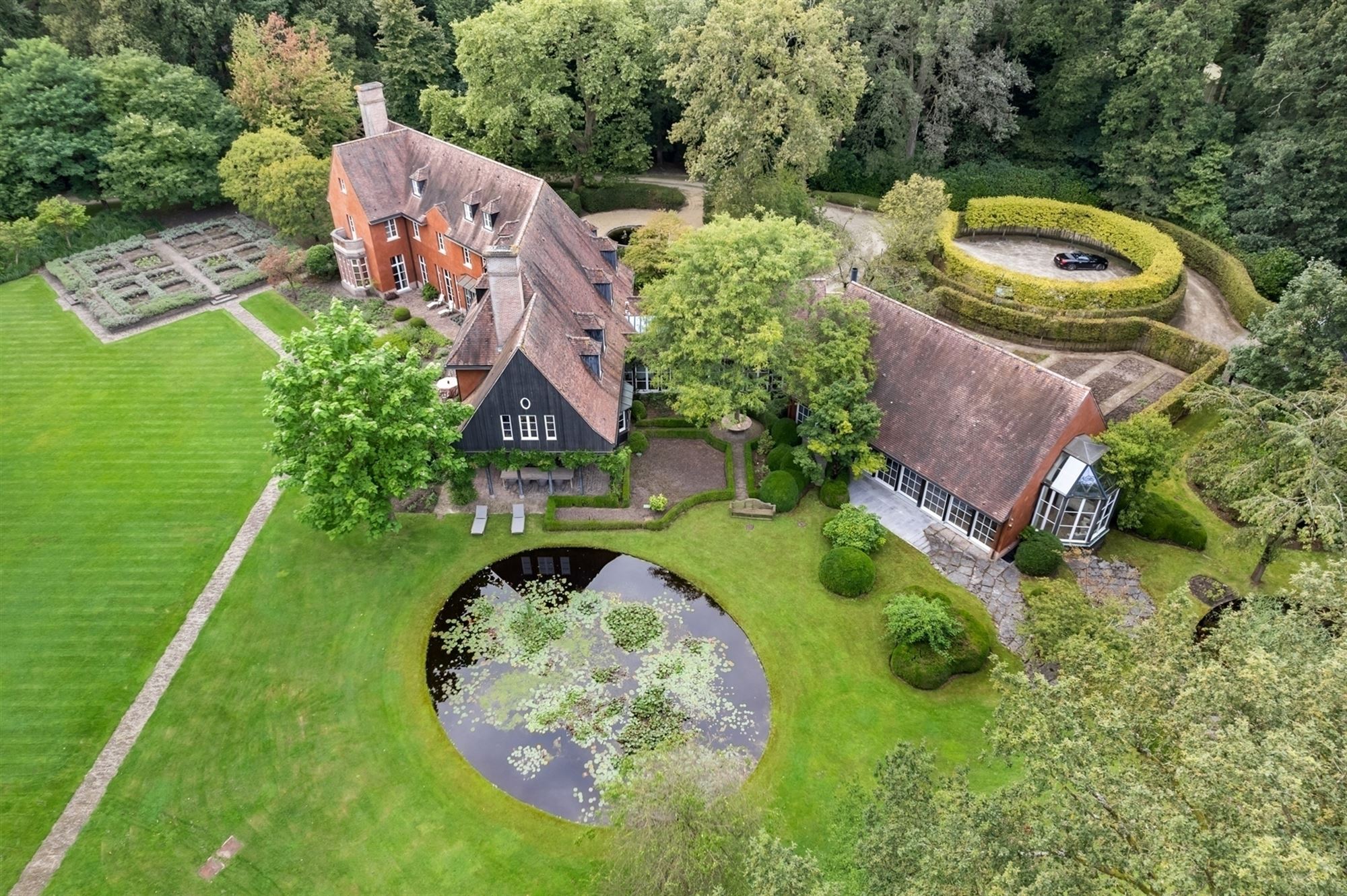 Exclusief domein van ca. 3,7 Ha met prachtige villa
