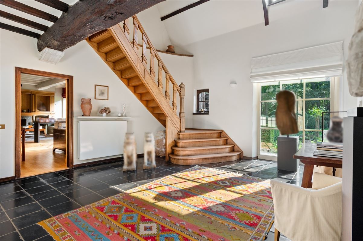 Spacious villa on park grounds of approx. 1.4 Ha